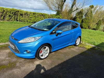 2009 - Ford Fiesta Manual