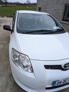 2009 - Toyota Auris ---