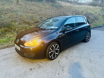 2009 - Volkswagen Golf ---