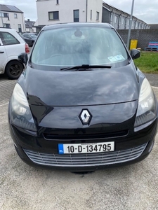 2010 - Renault Grand Scenic ---