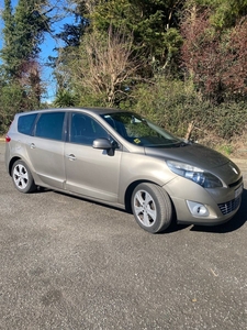 2010 - Renault Grand Scenic Manual