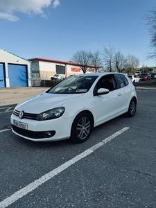 2010 - Volkswagen Golf ---