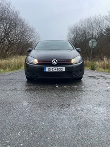 2010 - Volkswagen Golf ---