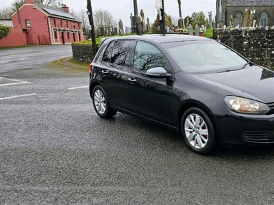 2010 - Volkswagen Golf ---