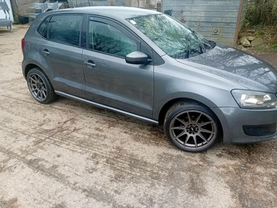 2010 - Volkswagen Polo Manual