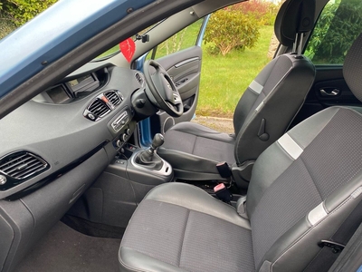 2011 - Renault Scenic Manual