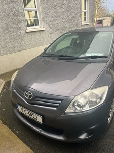 2011 - Toyota Auris Manual