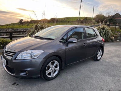 2011 - Toyota Auris Manual