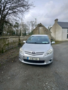 2011 - Toyota Auris Manual