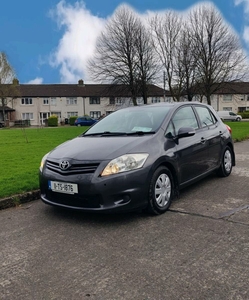 2011 - Toyota Auris Manual