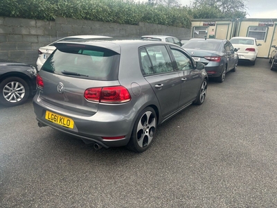 2011 - Volkswagen Golf Manual