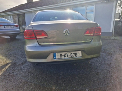 2011 - Volkswagen Passat Manual