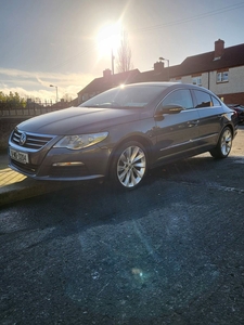 2011 - Volkswagen Passat Manual