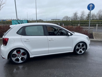 2011 - Volkswagen Polo Manual