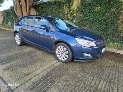 2012 - Opel Astra Manual