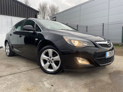 2012 - Opel Astra Manual