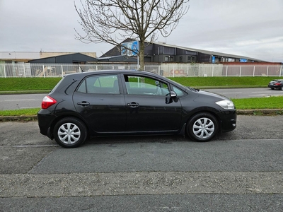 2012 - Toyota Auris Manual