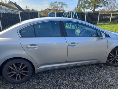 2012 - Toyota Avensis Manual