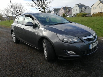 2012 - Vauxhall Astra ---