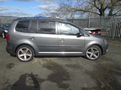 2012 - Volkswagen Touran Manual