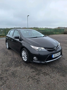 2013 - Toyota Auris Manual