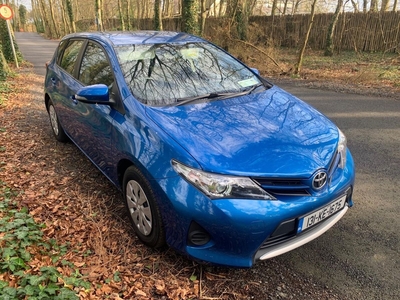 2013 - Toyota Auris Manual