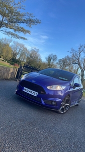 2014 - Ford Fiesta Manual