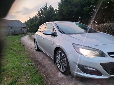 2014 - Opel Astra Manual