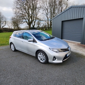 2014 - Toyota Auris Manual