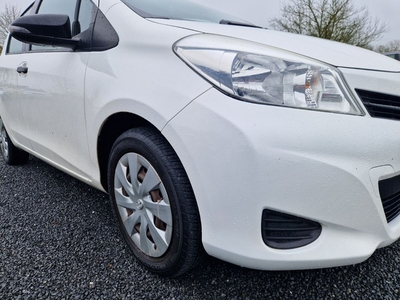 2014 - Toyota Yaris Manual