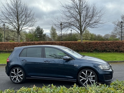 2014 - Volkswagen Golf Manual