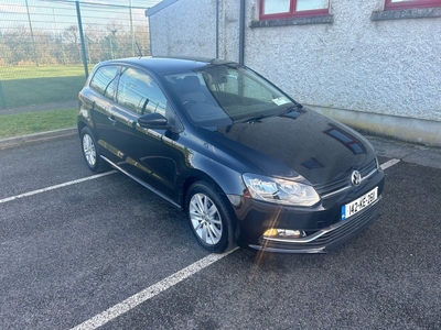 2014 - Volkswagen Polo Manual