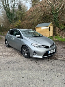 2015 - Toyota Auris Manual