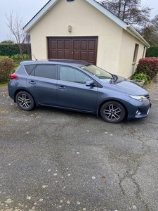 2015 - Toyota Auris Manual