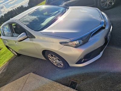 2015 - Toyota Auris Manual