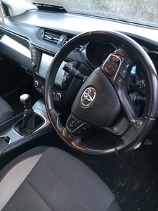 2015 - Toyota Avensis Manual