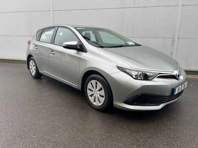 2016 - Toyota Auris Manual