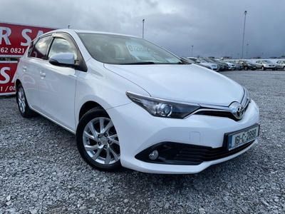 2016 - Toyota Auris Manual