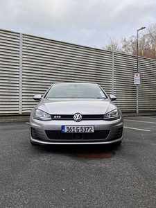 2016 - Volkswagen Golf Manual