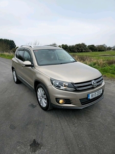 2016 - Volkswagen Tiguan Manual