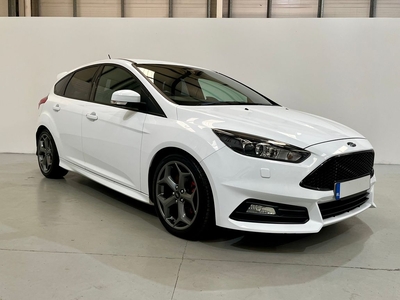 2017 - Ford Focus Manual