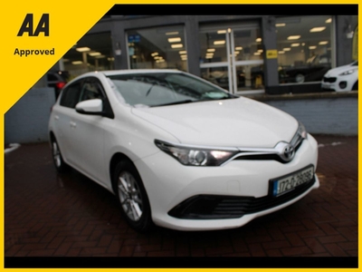 2017 - Toyota Auris Manual