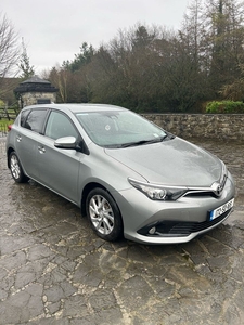 2017 - Toyota Auris Manual