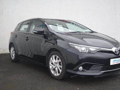 2017 - Toyota Auris Manual