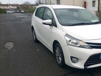 2017 - Toyota Verso Manual