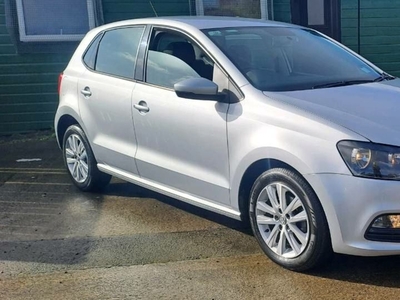 2017 - Volkswagen Polo Manual