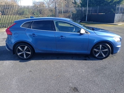 2017 - Volvo V40 Manual