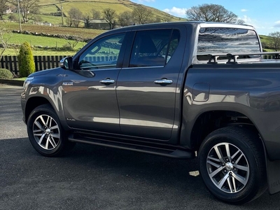 2020 - Toyota Hilux Manual