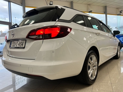 2022 - Opel Astra Manual