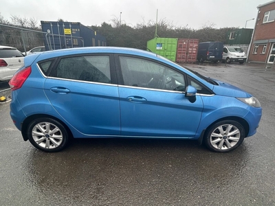 2009 - Ford Fiesta ---